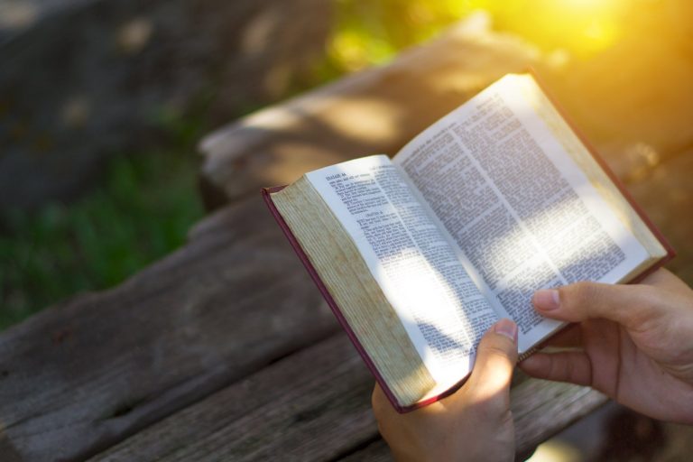 10 Scriptures to Help You Walk in the Spirit